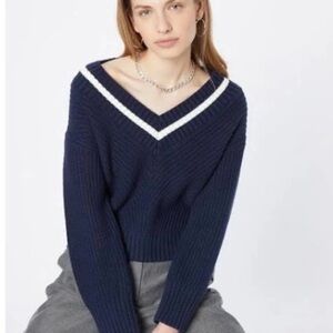 Abercrombie & Fitch navy and white striped V-neck chunky sweater. Like new. SM